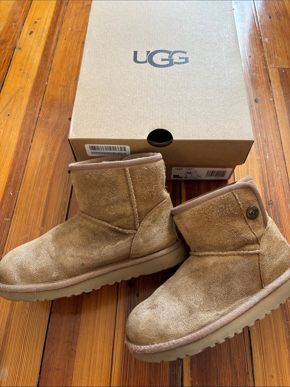 UGG Kids Short Suede Boot in Chestnut Tone